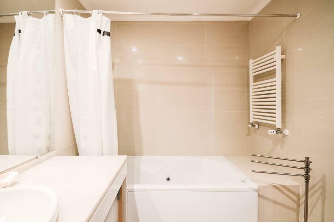 Fantastic Seaside Family Apartment With Pool Parede Luaran gambar